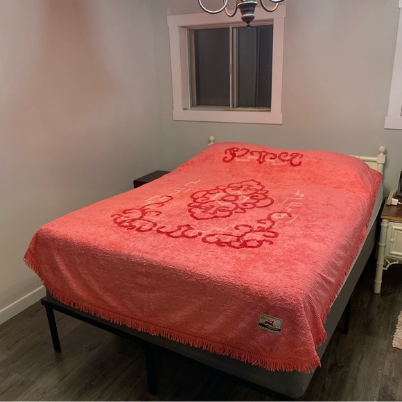 Vintage Other - Vintage Chenille quilt coverlet blanket pink dusty rose Buddha face Shanghai